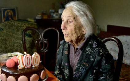 كيف تعيش أكثر من 100 عام؟.. أوراق من دفاتر حياة المعمرين
