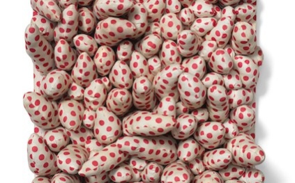 لوحة "Red Spots" لـ"يايوي كوساما" للبيع بـ2.5 مليون دولار في مزاد