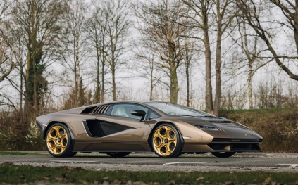 سيارة "Lamborghini Countach" فريدة للبيع في مزاد مقابل 2.3 مليون يورو