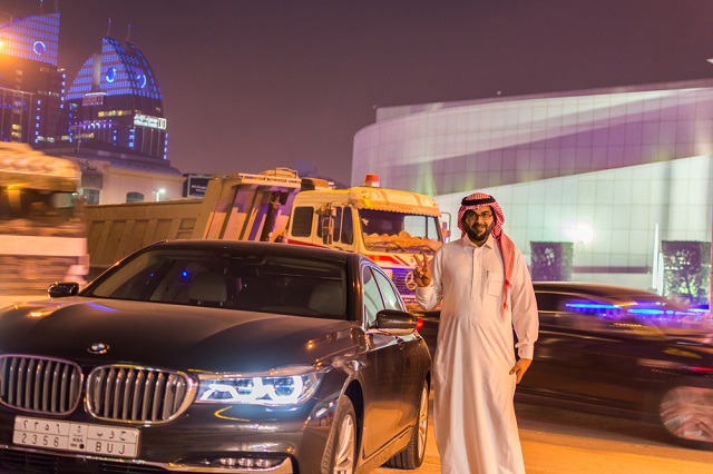 مواطن سعودي بعد الانتهاء من نقل ملكية سيارته