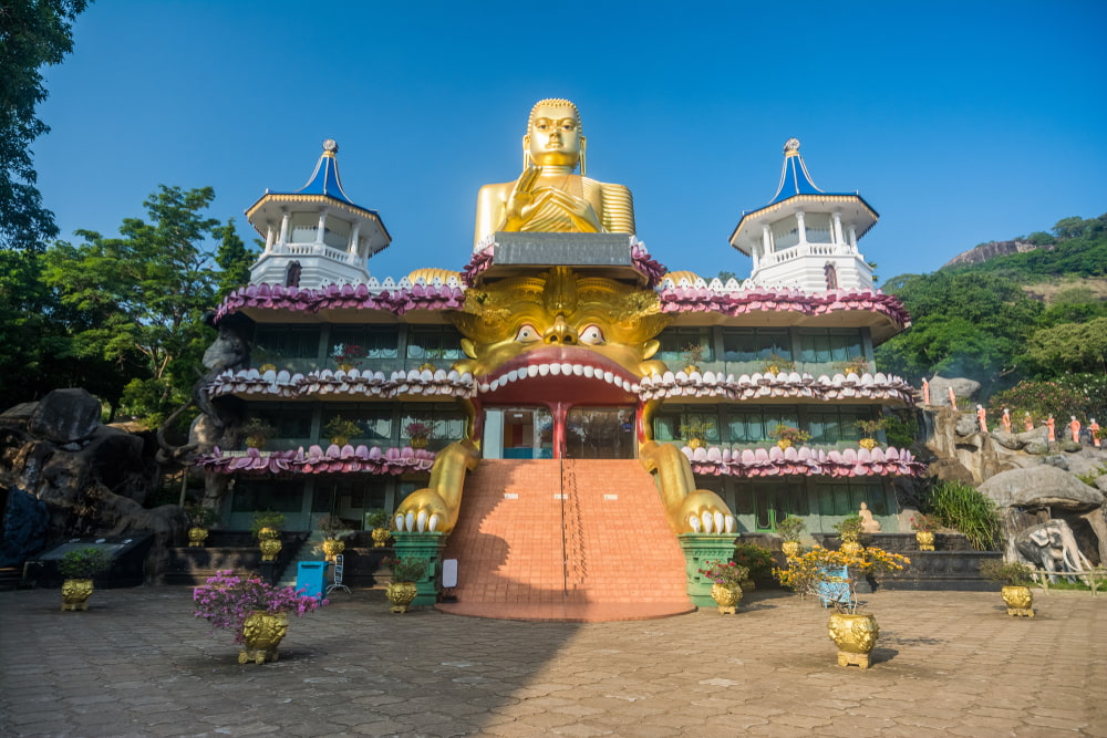 معبد دامبولا الذهبي تعبيرية عن معلومات عن السياحة في سريلانكا 