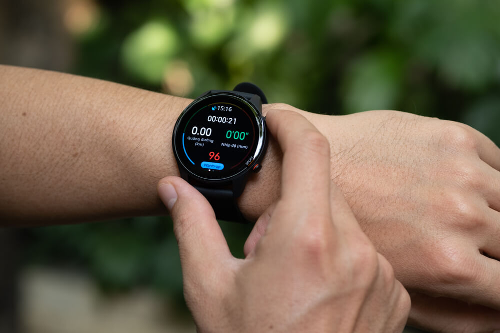 ساعة Xiaomi MiBro Air Watch ضمن ساعات ذكية رخيصة
