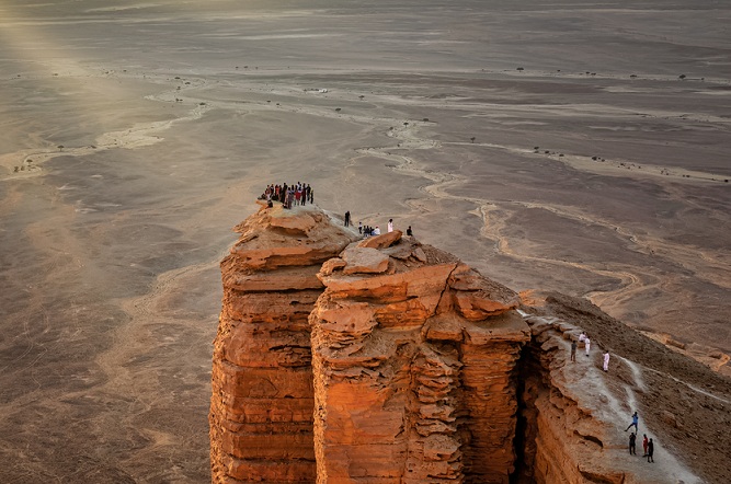 حافة العالم بالرياض من أبرز المعالم السياحية في المملكة العربية السعودية 