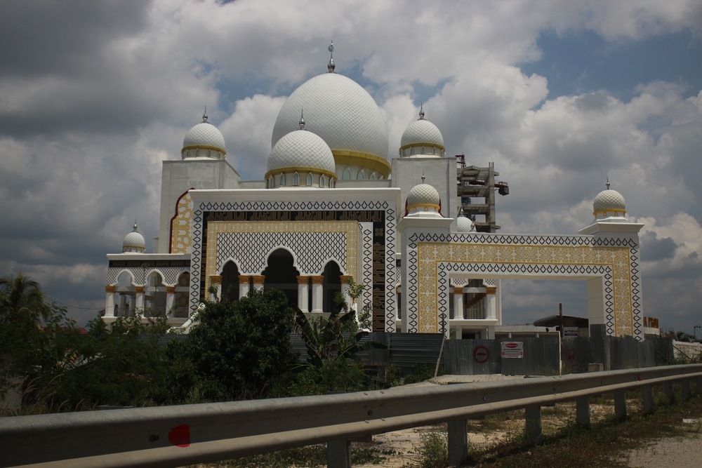 مسجد رايا الكبير من أروع مقاصد السياحة في إندونيسيا