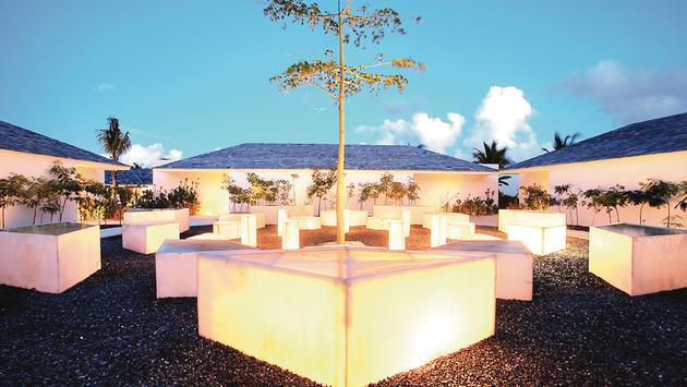 فندق " بلو باي دايموند" على ساحل الكاريبي.. ملتقى الفنون والطبيعة- المصدر:BlueBay Hotels