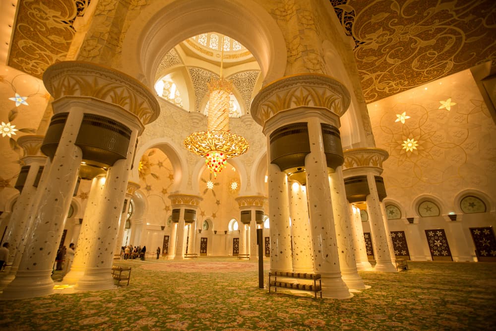 جامع الفاتح الكبير من أهم معالم السياحة في البحرين