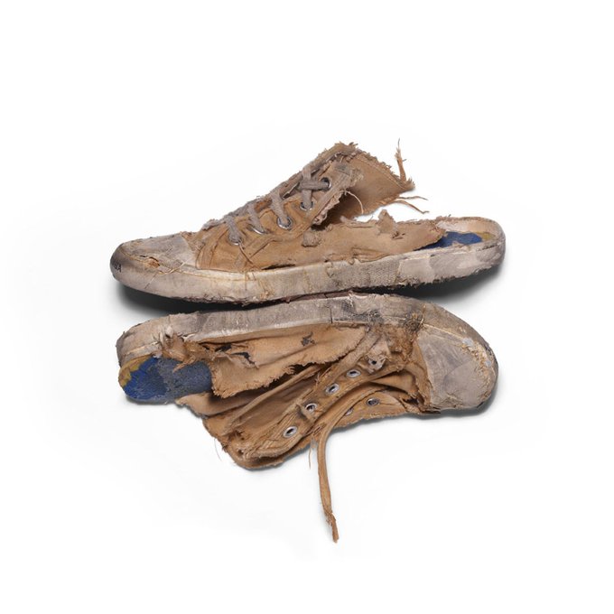 أحذية  "بالينسياجا" الرثة تثير السخرية على مواقع التواصل